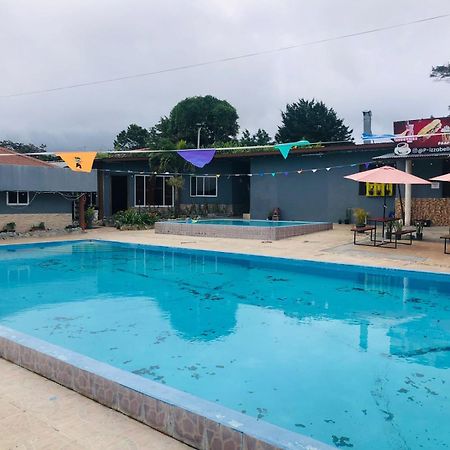 Isabella Hostel And Pool Alto Boquete Екстер'єр фото